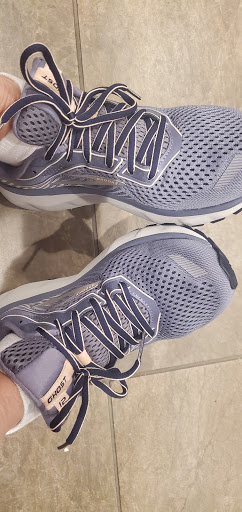 Sporting Goods Store «Hansons Running Shop», reviews and photos, 3 S Broadway St, Lake Orion, MI 48362, USA