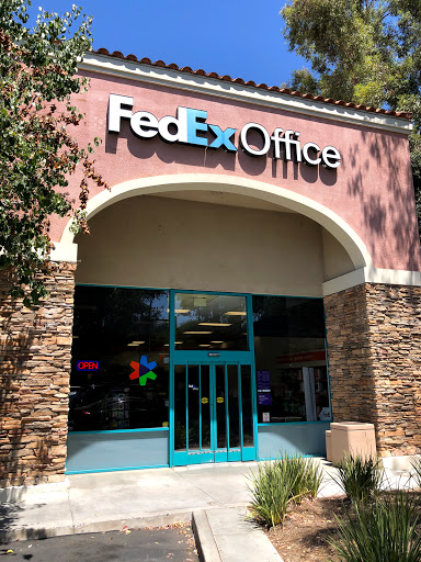 Print Shop «FedEx Office Print & Ship Center», reviews and photos, 24125 Magic Mountain Pkwy, Santa Clarita, CA 91355, USA