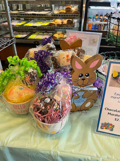 Bakery «Heitzman Traditional Bakery and Deli», reviews and photos, 9426 Shelbyville Rd, Louisville, KY 40222, USA