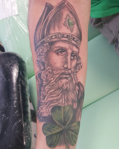 Tattoo Shop «Northern Lights Tattoo & Body Piercings», reviews and photos, 12 Carpenter Station Rd, Wilmington, DE 19810, USA