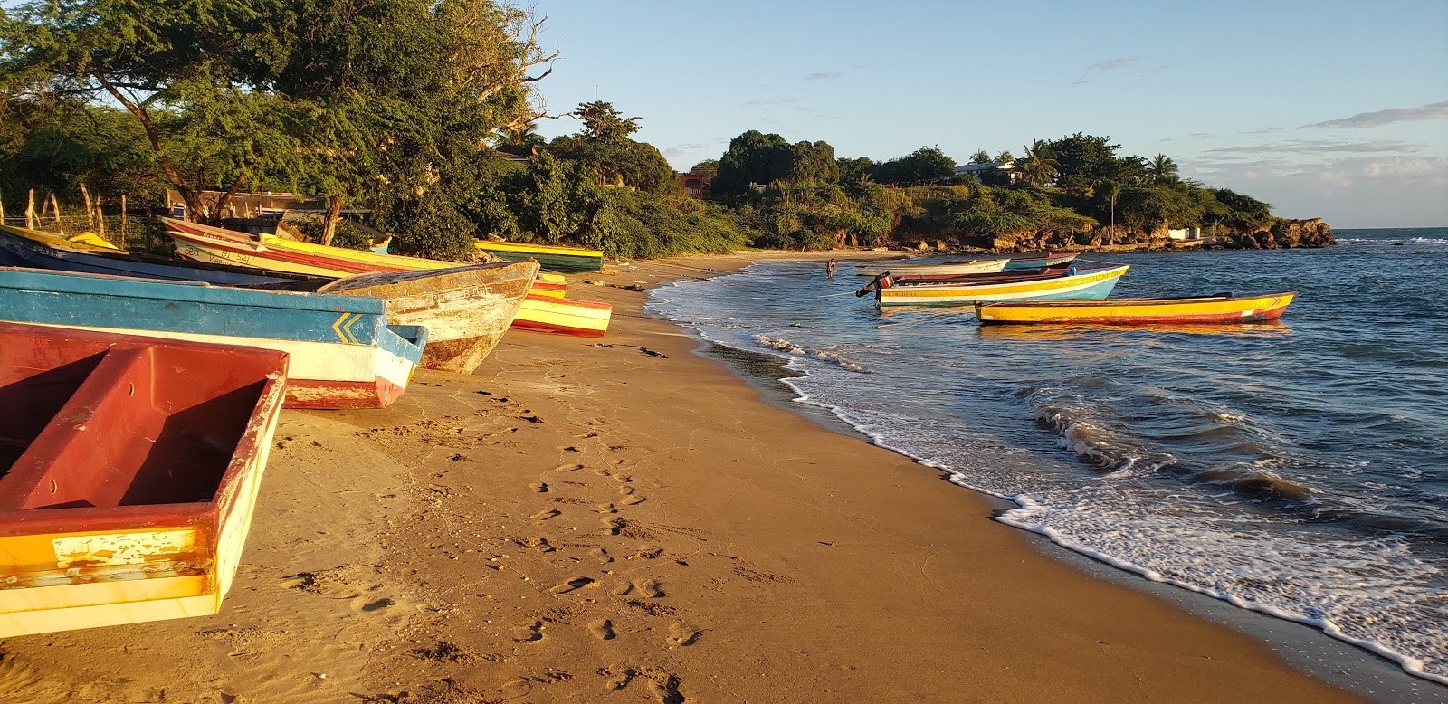 Foto di Billy’s Bay Beach II con una superficie del sabbia beige