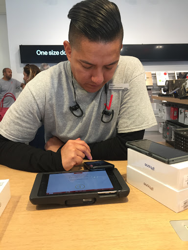 Cell Phone Store «Verizon», reviews and photos, 2500 E Imperial Hwy Ste 178, Brea, CA 92821, USA