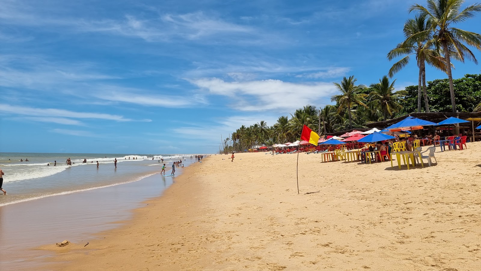 Fotografija Centro plaža z svetel fin pesek površino