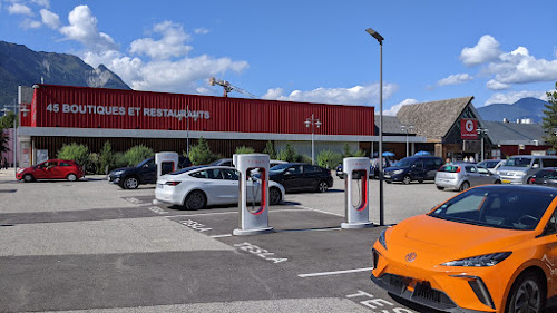 Borne de recharge de véhicules électriques Tesla Supercharger Albertville