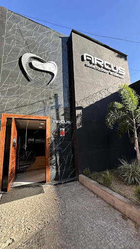 Logo da empresa - Arcus Odontologia Integrada