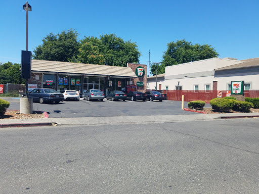 Convenience Store «7-Eleven», reviews and photos, 525 L St, Davis, CA 95616, USA