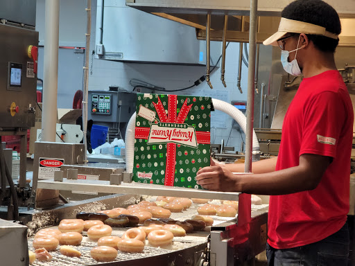 Donut Shop «Krispy Kreme», reviews and photos, 2401 Battleground Ave, Greensboro, NC 27408, USA