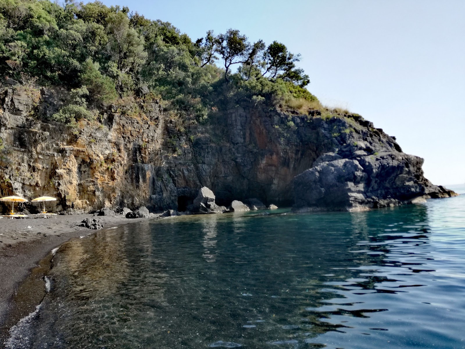 Foto de Spiaggia Nera - recomendado para viajantes em família com crianças