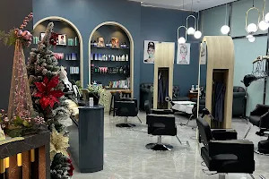 Aria Beauty Salon image