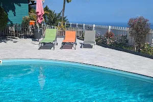 LES KREOL'INNS, Location saisonnière de vacances meublée avec piscine chauffée île de la réunion image
