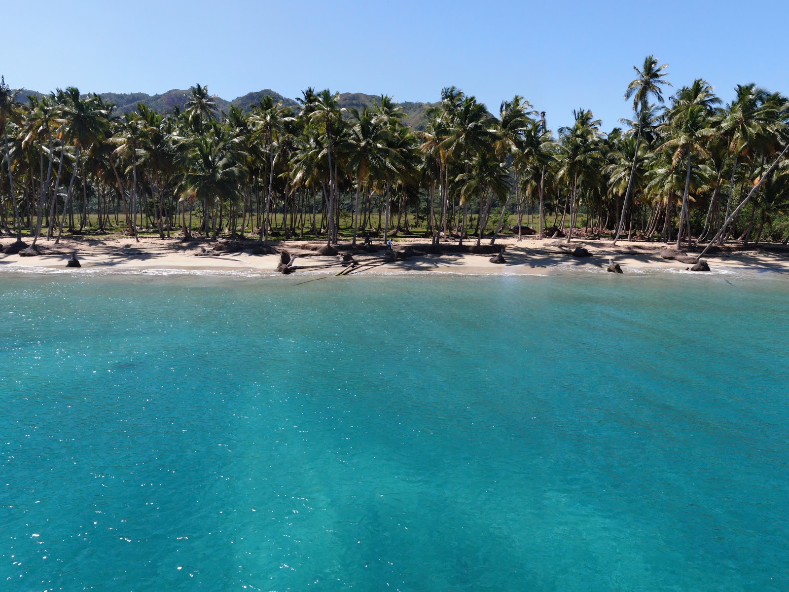 Valokuva Playa Las Majaguasista. pinnalla turkoosi puhdas vesi:n kanssa