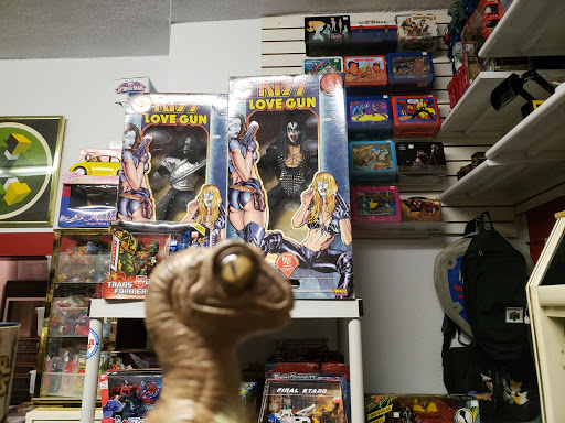 Vintage Clothing Store «STAR POP Vintage + Modern», reviews and photos, 15813 Waterloo Rd, Cleveland, OH 44110, USA