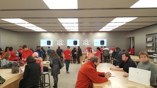 Computer Store «Apple Main Place», reviews and photos, 120 W Jefferson Ave, Naperville, IL 60540, USA