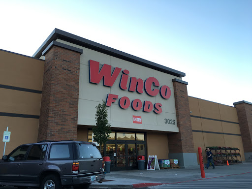 WinCo Foods, 3025 SW Cedar Hills Blvd, Beaverton, OR 97005, USA, 