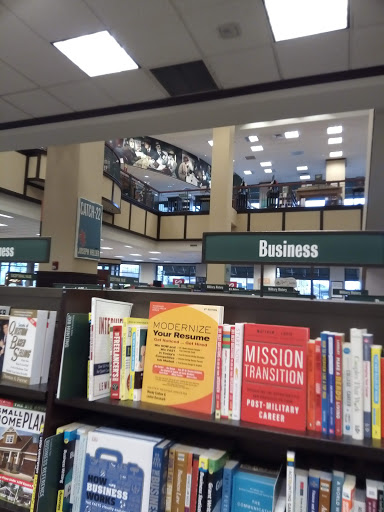 Book Store «Barnes & Noble», reviews and photos, 47 E Chicago Ave, Naperville, IL 60540, USA