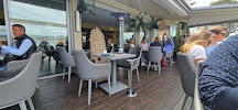 Atmosphère du Restaurant de fruits de mer 464 Harbor à Sanary-sur-Mer - n°12