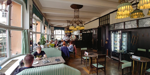 Restaurace otevřeny v pondělí Praha