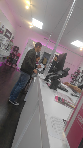 Cell Phone Store «T-Mobile», reviews and photos, 524 Pacific Coast Hwy, Hermosa Beach, CA 90254, USA