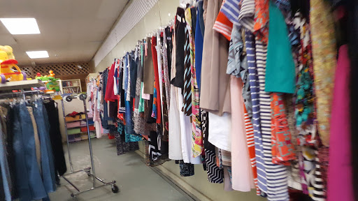 Used Clothing Store «T.E.A.M. Resale Shop», reviews and photos, 300 W Main St, Tomball, TX 77375, USA