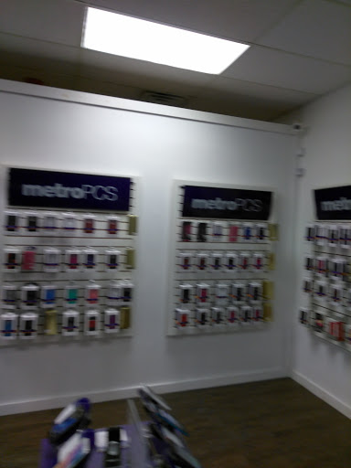 Cell Phone Store «MetroPCS Authorized Dealer», reviews and photos, 900 Victory Hwy, North Smithfield, RI 02896, USA
