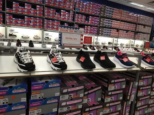 Shoe Store «SKECHERS Factory Outlet», reviews and photos, 1304 S Harbor Blvd, Fullerton, CA 92832, USA