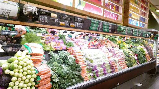 Grocery Store «Fresh Thyme Farmers Market- 82nd», reviews and photos, 4225 E 82nd St, Indianapolis, IN 46250, USA