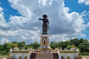 King Anouvong Statue image