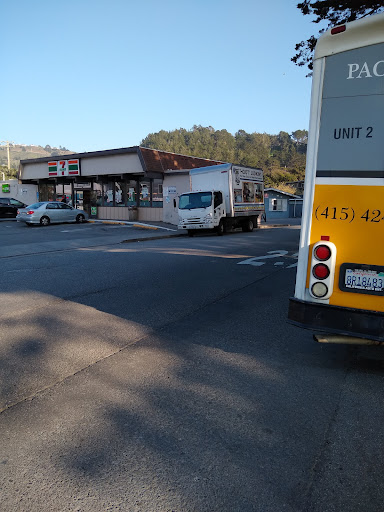 Convenience Store «7-Eleven», reviews and photos, 100 Clarendon Rd, Pacifica, CA 94044, USA