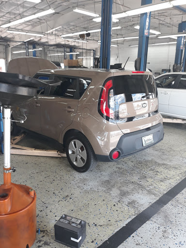 Car Dealer «Friendly Kia», reviews and photos, 5819 US-19, New Port Richey, FL 34652, USA