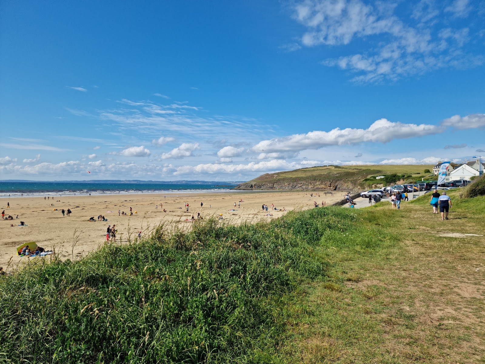 Plage de Kervel'in fotoğrafı uzun koy ile birlikte