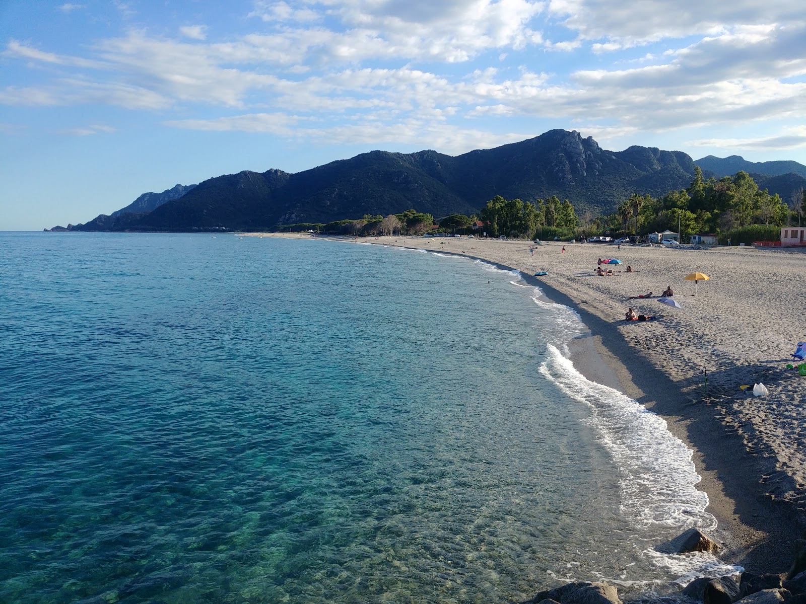 Foto von Spiaggia della Marina di Cardedu mit geräumige küstenlinie