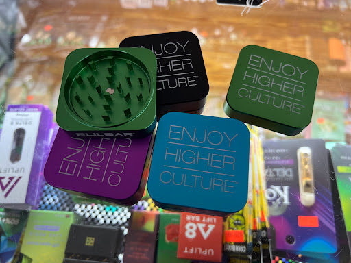 Tobacco Shop «Naga smoke shop», reviews and photos, 7540 N Dale Mabry Hwy, Tampa, FL 33614, USA