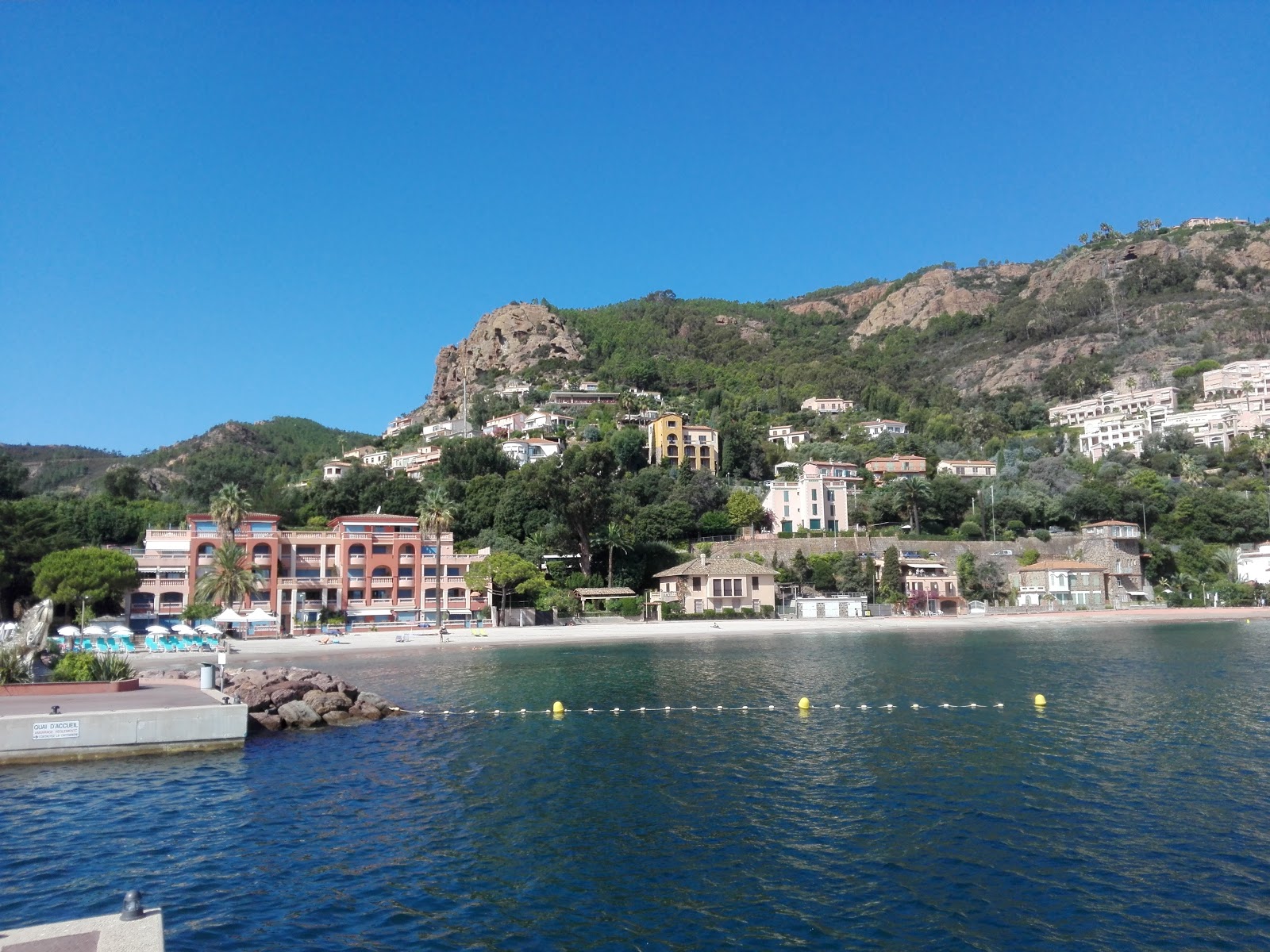 Φωτογραφία του Suveret beach με επίπεδο καθαριότητας πολύ καθαρό