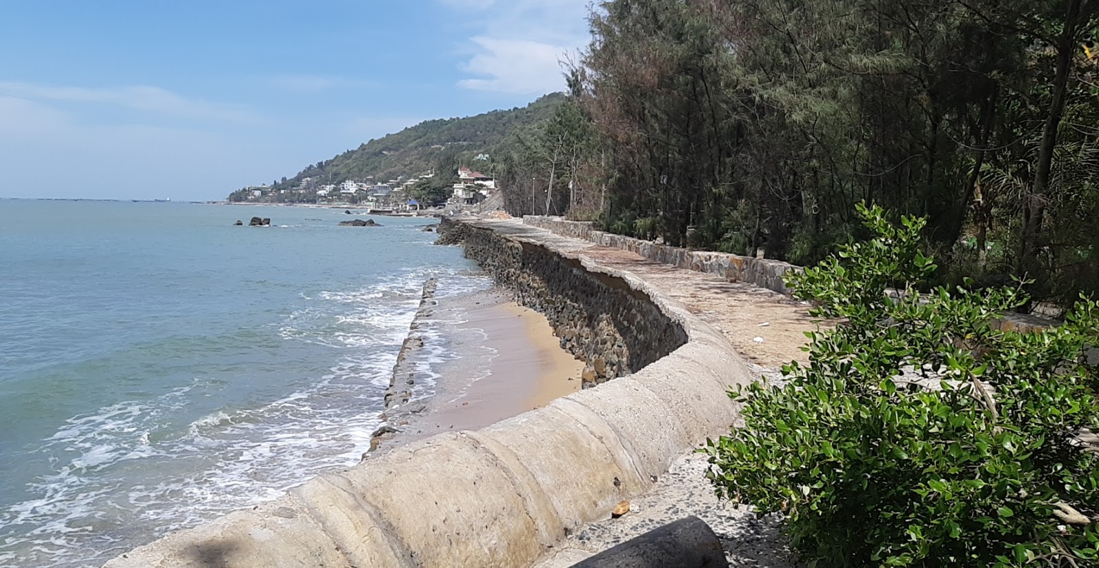 Fotografija Valley Beach z svetel pesek in kamni površino