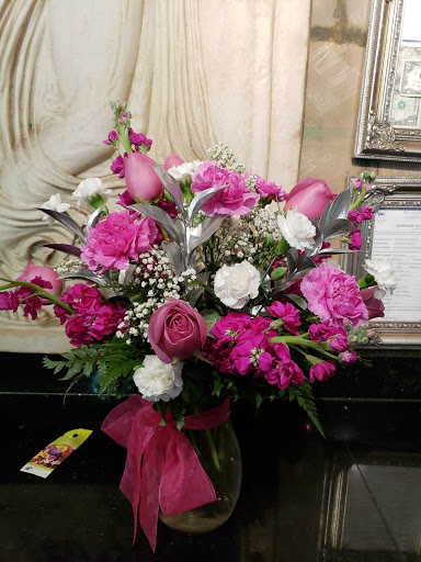 Florist «Flower & Gifts By Renee», reviews and photos, 6914 Schaefer Rd, Dearborn, MI 48126, USA