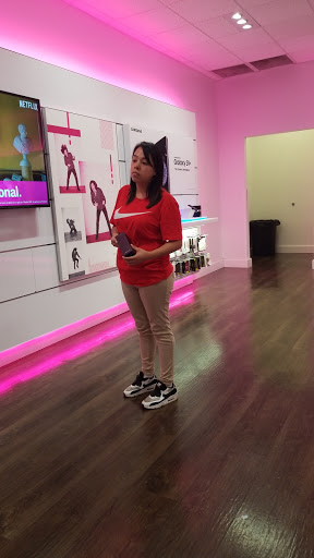 Cell Phone Store «T-Mobile», reviews and photos, 4390 I-30 Suite 100, Dallas, TX 75211, USA