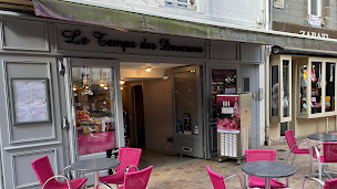 Photo n°1 de Pas d'chichi entre nous à Granville ()