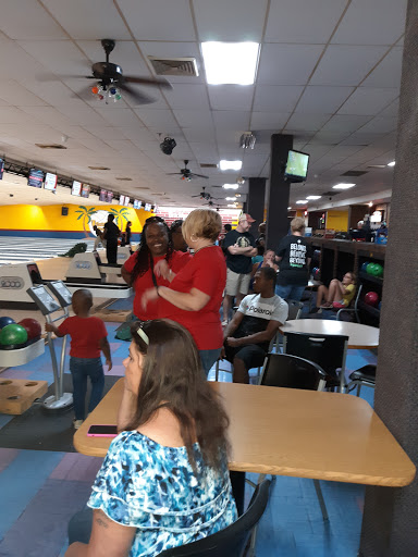 Bowling Alley «Kingpin Lanes & Brickhouse Pizza Company», reviews and photos, 12249 Natural Bridge Rd, Bridgeton, MO 63044, USA