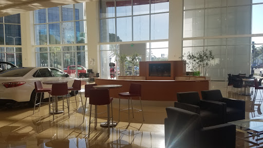 Car Dealer «West Coast Toyota», reviews and photos, 3399 E Willow St, Long Beach, CA 90806, USA