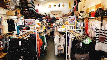 拉福利 二手衣交換收購店 La Flea' second-hand Clothing Shop