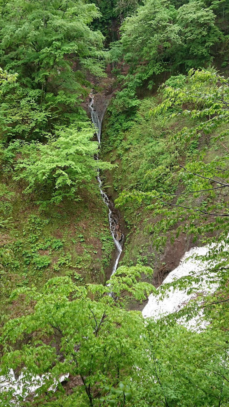 絹糸の滝（霧ヶ滝渓谷）