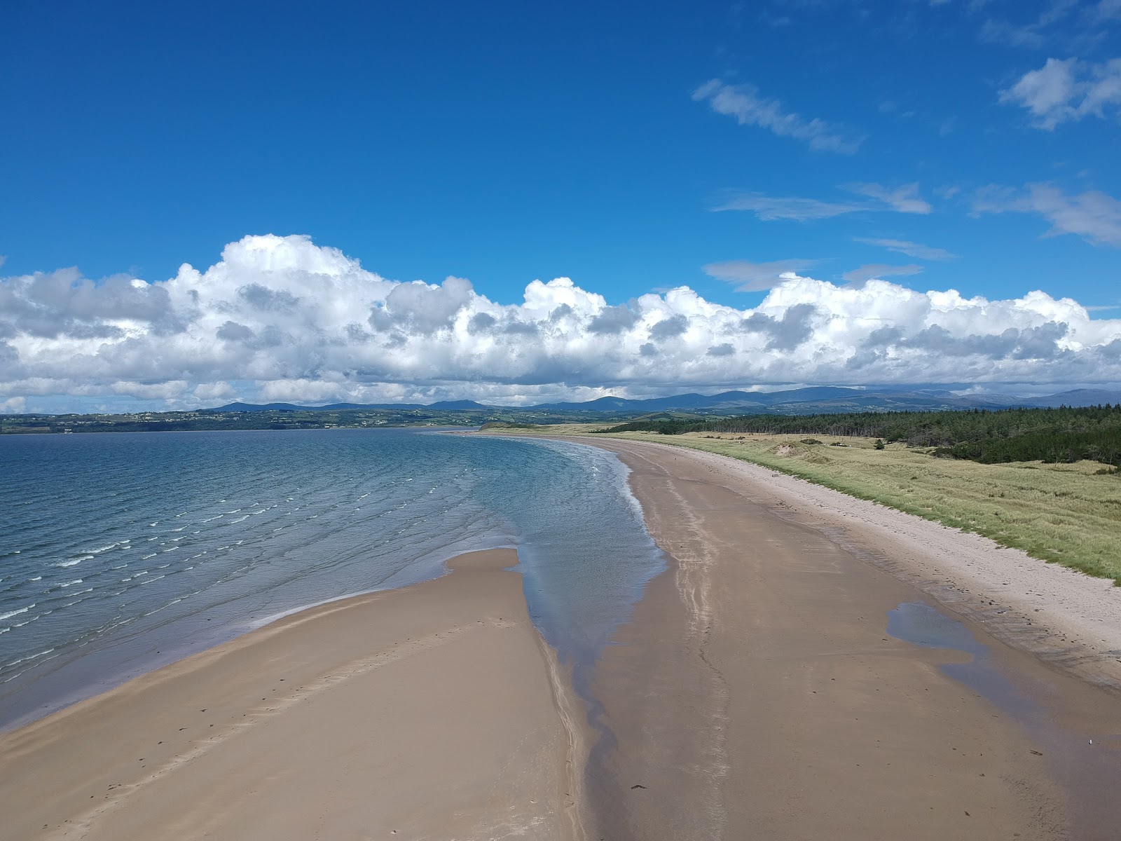 Foto de Murvagh Beach con arena beige superficie