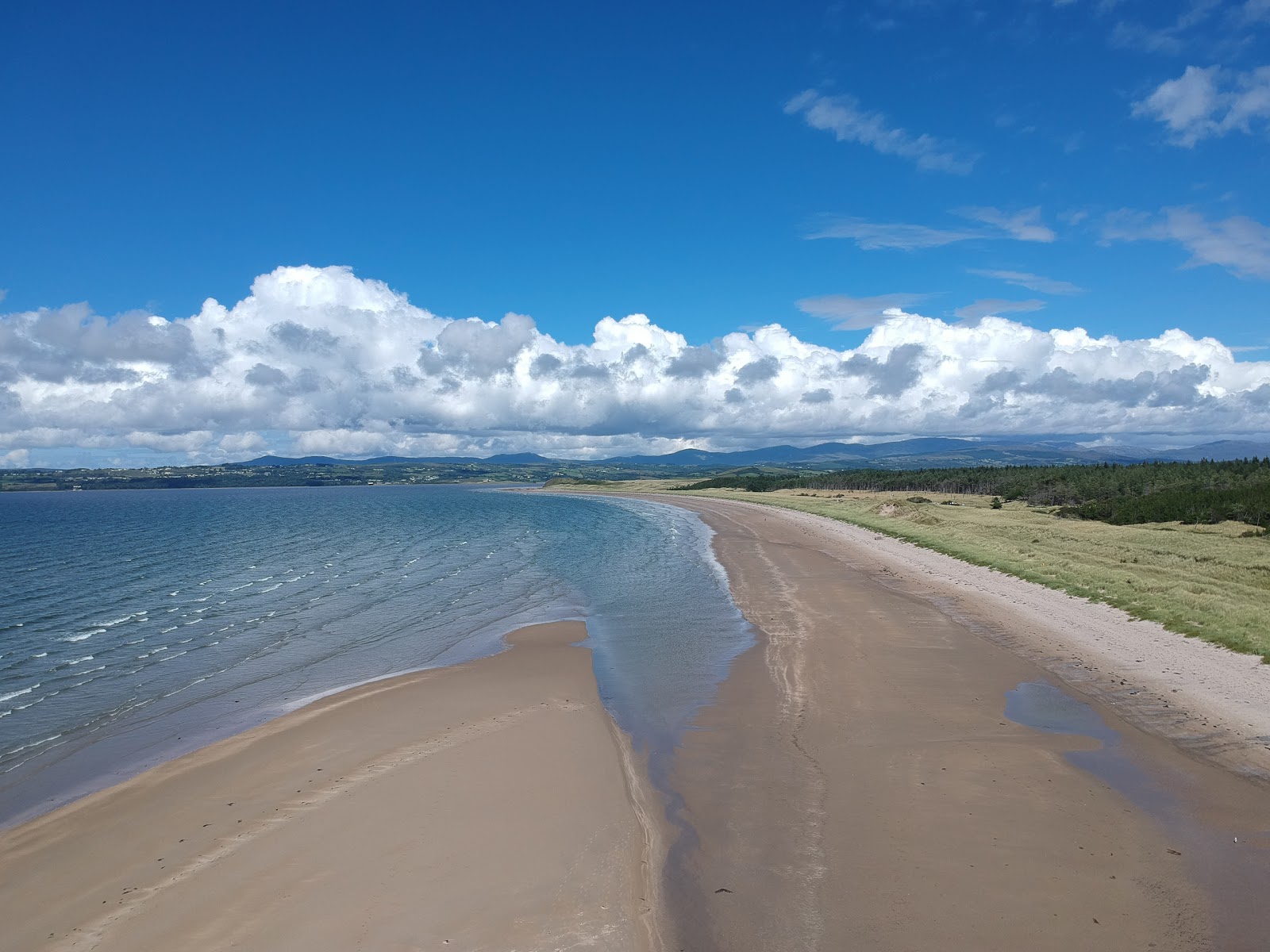 Fotografie cu Murvagh Beach cu o suprafață de nisip strălucitor