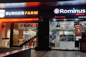 Rominus Pizza And Burger image