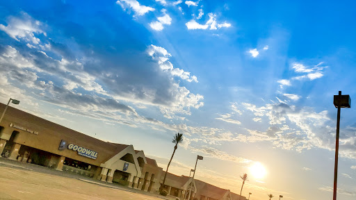 Thrift Store «7th St & Union Hills Goodwill Retail Store & Donation Center», reviews and photos, 710 E Union Hills Dr, Phoenix, AZ 85024, USA