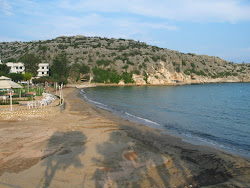 Photo de Ertur Tatil Sitesi Beach protégé par des falaises