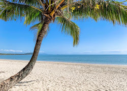 Four Mile Beach'in fotoğrafı düz ve uzun ile birlikte