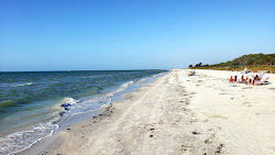 Foto de Lighthouse beach com linha costeira longa e reta