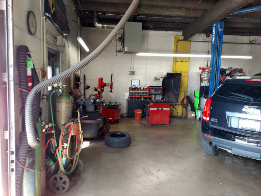 Auto Tune Up Service «Diehl Auto Repair», reviews and photos, 1532 Ogden Ave, Lisle, IL 60532, USA