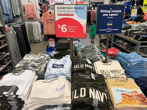 Clothing Store «Old Navy», reviews and photos, 15661 S Apopka Vineland Rd, Orlando, FL 32821, USA